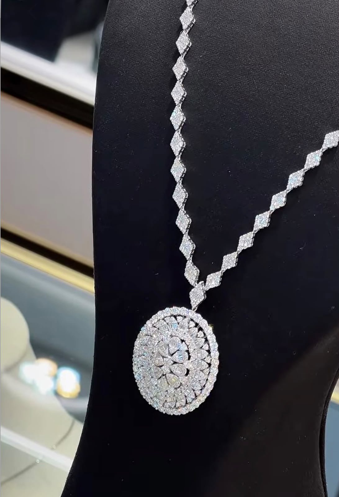 Diamond Bloom Round Pendant Necklace